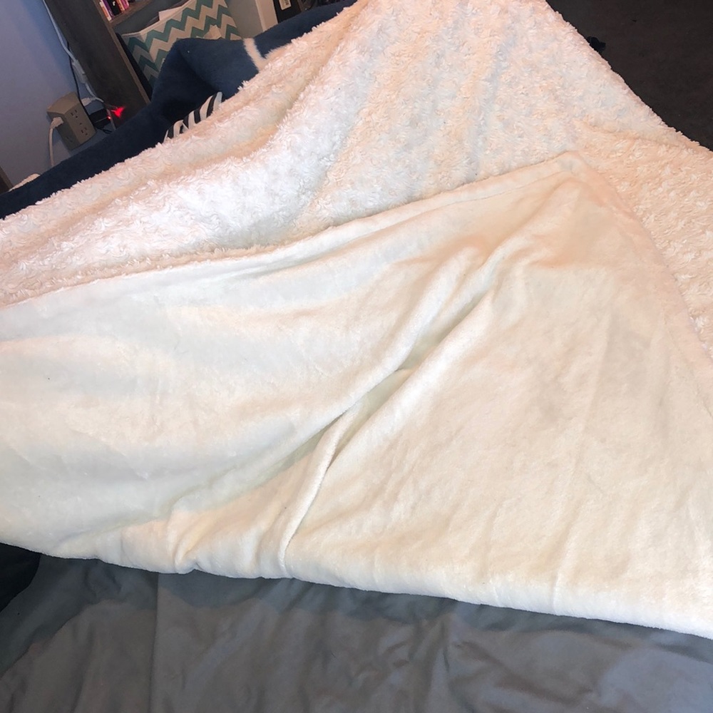 blanket - Picture 2 of 3